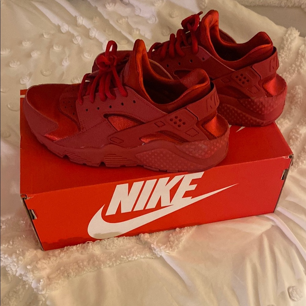 Nike AIR HUARACHES, worn twice, they run small. Very good condition